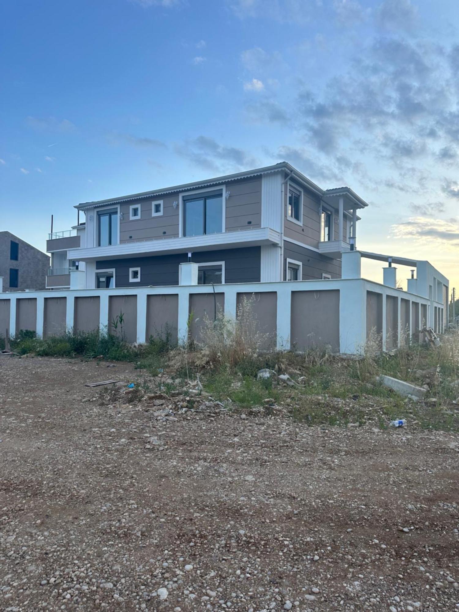 Assos Suits 1 Villa